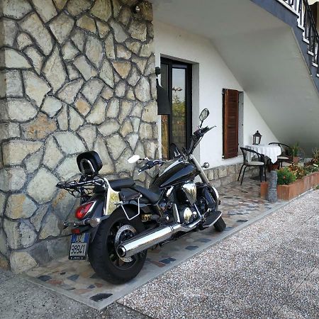 Guest House Villa De Ros Salò Eksteriør billede