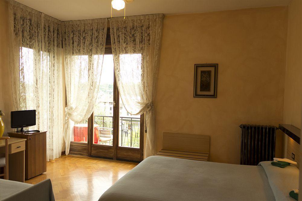 Guest House Villa De Ros Salò Eksteriør billede