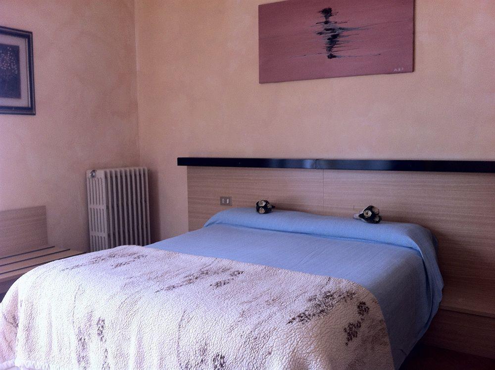 Guest House Villa De Ros Salò Eksteriør billede